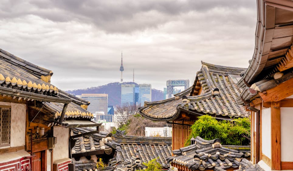 The traditional rubs up against the futuristic in South Korea’s capital, Seoul © uschools / E+ / Getty Images