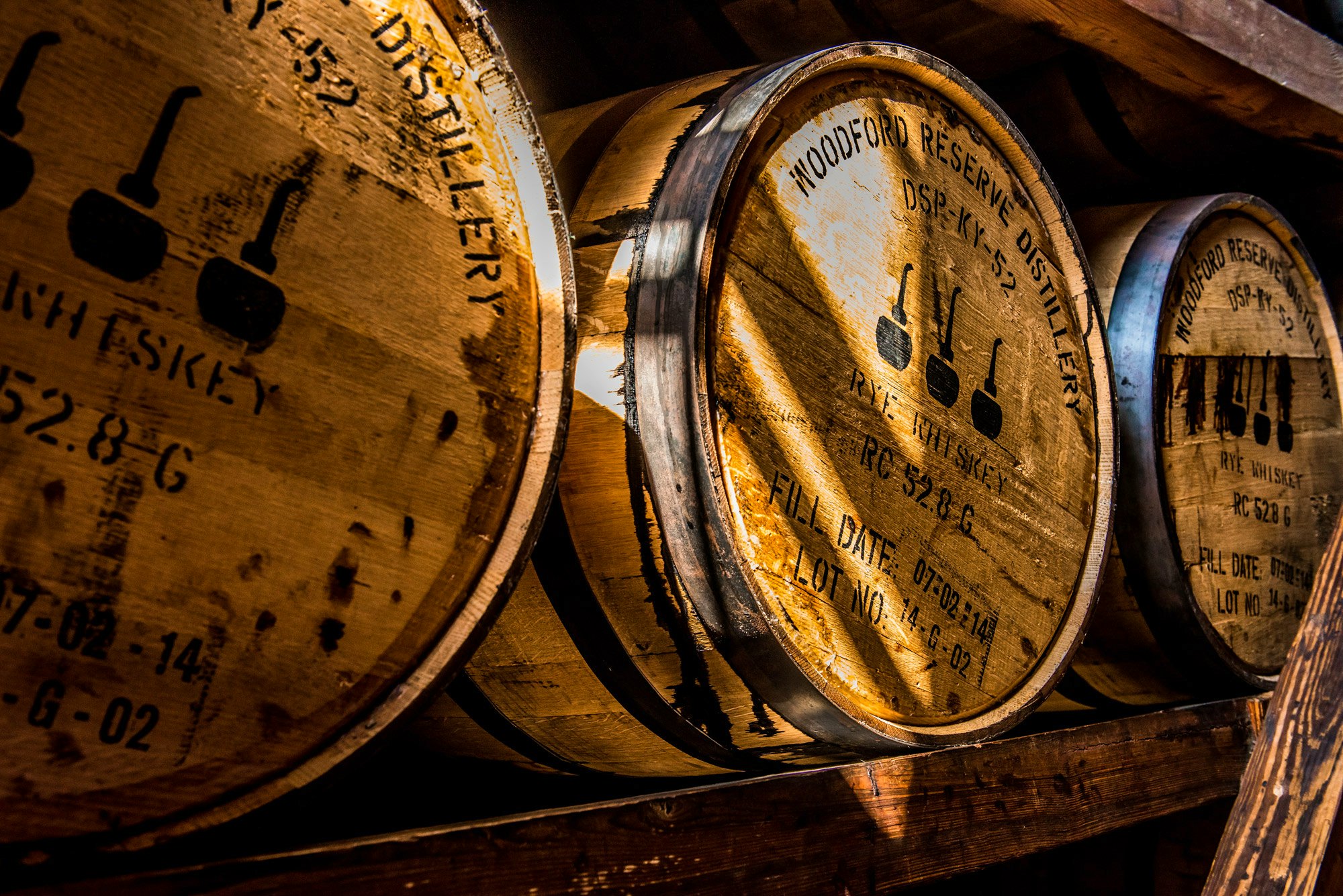 Whiskey barrels at the Woodford Reserve Distillery, Kentucky © thomas carr / Shutterstock