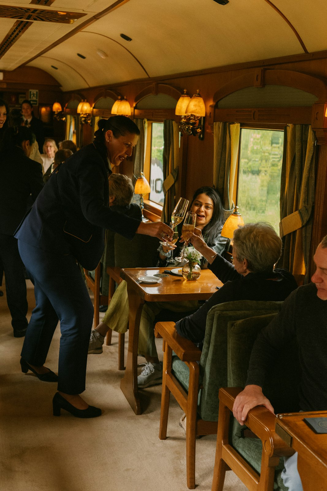 Start the journey with a glass of cava in the bar car ...